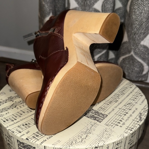 Dolce Vita Arlynn Dark Brown Leather High Heel Booties - Picture 8 of 9